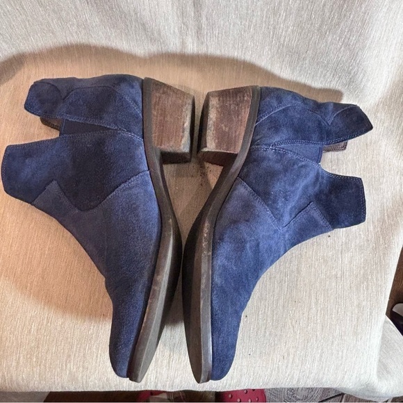 COLE HAAN Sz  10.5B Grand øs Suede Pull On Stacked Heel Almond Toe Ankle Boots - Picture 3 of 11